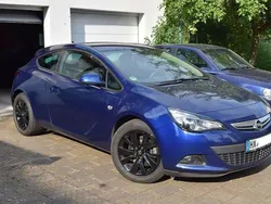 Blau metallic Gebraucht 2013 Opel Astra GTC Limousine | 9.349 €