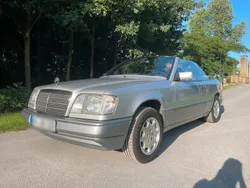 Silber Gebraucht 1995 Mercedes E220 Cabrio | 12.800 €