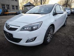Weiß Gebraucht 2011 Opel Astra Kombi | 2.790 € (Superpreis)