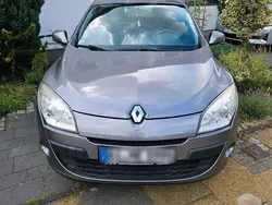 Grau Gebraucht 2011 Renault Mégane III Limousine | 5.000 € (Fairer Preis)