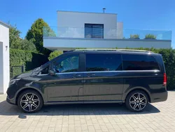Grau Gebraucht 2019 Mercedes V300 AMG Van / Kleinbus | 51.250 € (Teuer)