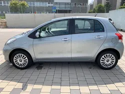Silber Gebraucht 2011 Toyota Yaris Life Kleinwagen | 4.450 € (Fairer Preis)