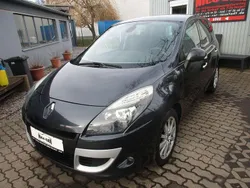 Grau Gebraucht 2011 Renault Scénic III Dynamique Van / Kleinbus | 4.399 € (Fairer Preis)