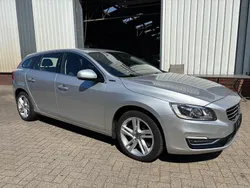 Silber Gebraucht 2014 Volvo V60 Summum Kombi | 4.900 € (Superpreis)