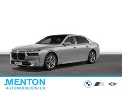 Grau Gebraucht 2024 BMW 750e Limousine | 99.207 € (Fairer Preis)