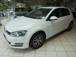 Weiß Gebraucht 2016 VW Golf VII Allstar Limousine | 11.999 € (Etwas zu teuer)