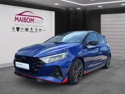 Intense blue/ phantom black / Gebraucht 2022 Hyundai i20 Limousine | 26.990 € (Etwas zu teuer)