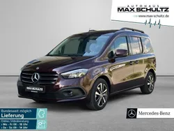 Rubellitrot metallic Gebraucht 2023 Mercedes T180 Progressive Van / Kleinbus | 29.036 € (Fairer Preis)
