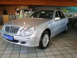 Silber Gebraucht 2002 Mercedes E220 Elegance Limousine | 5.490 € (Etwas zu teuer)