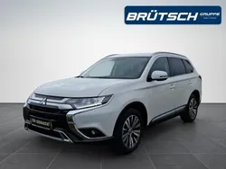 Perlmuttweiss metallic Gebraucht 2020 Mitsubishi Outlander Diamant Edition SUV | 20.980 € (Fairer Preis)