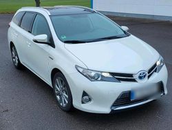 Weiß Gebraucht 2013 Toyota Auris Touring Sports Kombi | 12.000 €