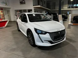 Weiß Gebraucht 2024 Peugeot e-208 Allure+ Kleinwagen | 33.000 €