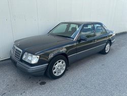 Grau Gebraucht 1995 Mercedes E250 Limousine | 10.900 €