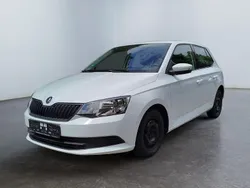 Weiß Gebraucht 2017 Skoda Fabia Cool Edition Limousine | 5.550 € (Superpreis)