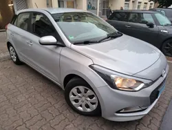 Sleek silver / met Gebraucht 2017 Hyundai i20 GO! Limousine | 8.999 € (Guter Preis)