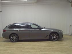 Grau Gebraucht 2021 BMW 530 M Sport Kombi | 29.780 € (Guter Preis)