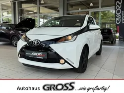 Weiss Gebraucht 2016 Toyota Aygo X-play Kleinwagen | 9.490 € (Fairer Preis)