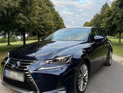 Blau Gebraucht 2017 Lexus IS300h Luxury Line Limousine | 18.200 € (Etwas zu teuer)