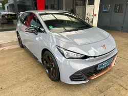 Grau Gebraucht 2024 Cupra Born Kleinwagen | 33.990 € (Fairer Preis)