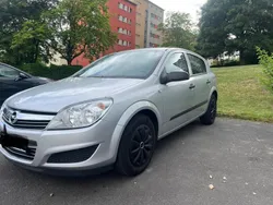 Grau Gebraucht 2009 Opel Astra Limousine | 2.600 € (Fairer Preis)