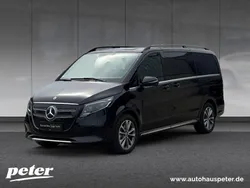 Schwarz Gebraucht 2024 Mercedes EQV300 Avantgarde Van / Kleinbus | 61.990 € (Teuer)
