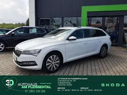 Moonweiss metallic Gebraucht 2023 Skoda Superb Kombi | 35.850 € (Etwas zu teuer)
