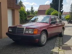 Rot Gebraucht 1990 Mercedes 190 Limousine | 4.990 €
