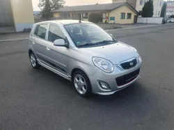 Weiß Gebraucht 2011 Kia Picanto Attract Kleinwagen | 5.000 € (Teuer)