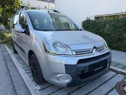 Grau Gebraucht 2015 Citroën Berlingo Van / Kleinbus | 4.999 € (Fairer Preis)