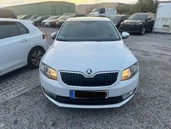Weiß Gebraucht 2015 Skoda Octavia Ambition Limousine | 4.995 € (Superpreis)