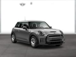 Grau metallic Gebraucht 2022 Mini Cooper SE Essential Kleinwagen | 20.860 € (Etwas zu teuer)