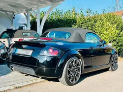 Schwarz Gebraucht 2002 Audi TT Roadster Cabrio | 10.899 €