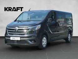Tenebroschwarz meta Gebraucht 2021 Renault Trafic Van | 34.600 € (Teuer)