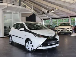 Weiß Gebraucht 2018 Toyota Aygo Kleinwagen | 10.980 € (Etwas zu teuer)