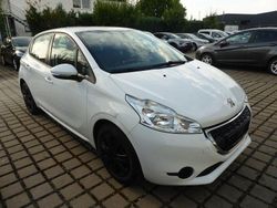 Weiß Gebraucht 2014 Peugeot 208 Active Kleinwagen | 4.990 € (Fairer Preis)