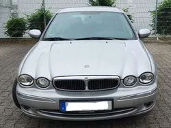 Silber Gebraucht 2002 Jaguar X-type Limousine | 4.200 €