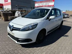 Weiß Gebraucht 2014 Renault Scénic III Expression Van / Kleinbus | 3.499 € (Superpreis)