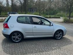 Silber Gebraucht 2005 VW Golf V Comfortline Limousine | 2.350 € (Guter Preis)