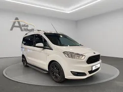 Weiß Gebraucht 2017 Ford Tourneo Courier Titanium Van / Kleinbus | 10.499 € (Fairer Preis)