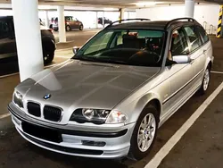 Silber Gebraucht 2001 BMW 318 Kombi | 2.600 €