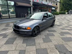 Grau Gebraucht 2001 BMW 330 Basis Limousine | 5.350 €