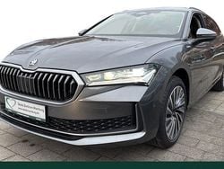 Grau Neu 2025 Skoda Superb LAURIN & KLEMENT Kombi | 60.216 €