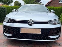 Silber Gebraucht 2024 VW Passat R-line Kombi | 38.950 € (Guter Preis)