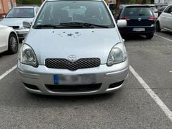 Silber Gebraucht 2005 Toyota Yaris Kleinwagen | 2.500 € (Fairer Preis)