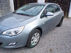 Silber Gebraucht 2010 Opel Astra Limousine | 2.450 €