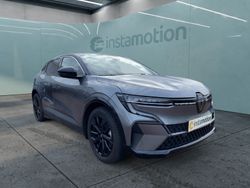 Grau Gebraucht 2022 Renault Mégane Techno Limousine | 29.904 € (Etwas zu teuer)