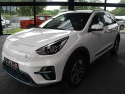 Weiß Gebraucht 2022 Kia e-Niro Vision SUV | 20.740 € (Etwas zu teuer)