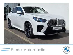 Alpinweiß Gebraucht 2024 BMW iX2 M Sport SUV | 49.790 € (Fairer Preis)