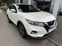 Weiß Gebraucht 2020 Nissan Qashqai N-Connecta SUV | 16.950 € (Fairer Preis)