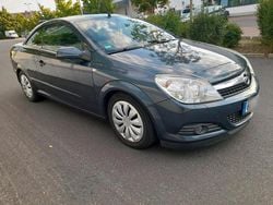 Grau Gebraucht 2008 Opel Astra Cabriolet Cabrio | 2.550 €